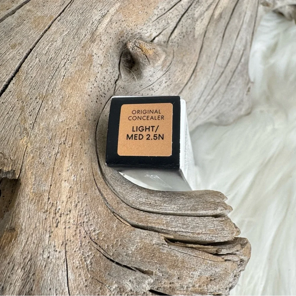 bareMinerals Original Liquid Mineral Concealer - Light/Medium 2.5N